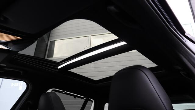 BMW 3-SERIE Touring 330i M-Sport Pro | Harman/Kardon | Panoramadak | Head-up | Trekhaak | M Sportstoelen | Carbon