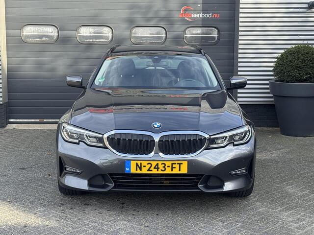 BMW 3-SERIE Touring 320d Business Edition Plus | Navigatie | Lederen Bekleding | M-Sport Stuur | DAB |