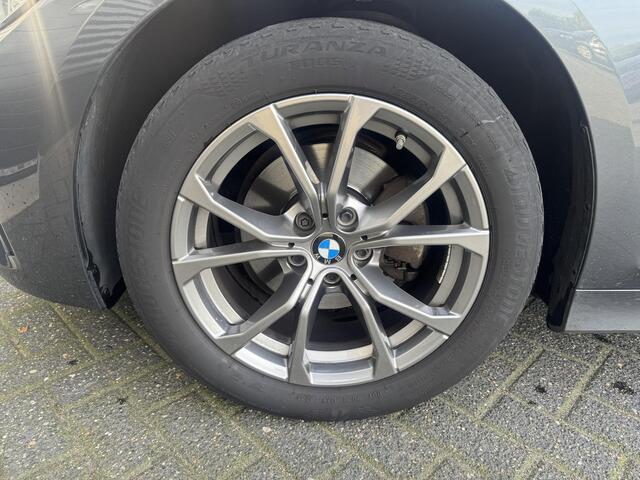 BMW 3-SERIE Touring 320d Business Edition Plus | Navigatie | Lederen Bekleding | M-Sport Stuur | DAB |