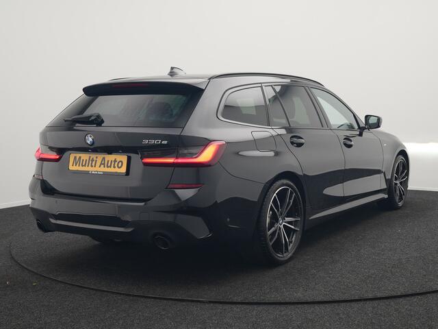 BMW 3-SERIE Touring 330e M Sport Plug In Hybrid 293pk Dealer O.H. PHEV | Trekhaak Af Fabriek | Sfeerverlichting | Alcantara Sporstoelen Verwarmd | Apple Carplay | Navigatie | Virtual | Cruise Control | DAB |
