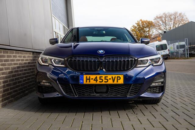BMW 3-SERIE 330e 293 pk eDrive Edition/ M-Sportpakket / BTW-Auto/ NL-auto/ Open-Dak/ Laser/ Head-Up/ Harman-Kardon/ Adapt.Cruise/ 360-Camera/ 19'' LMV
