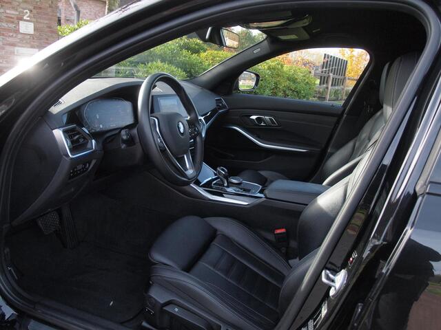 BMW 3-SERIE Touring 318i Executive Edition | Camera | Apple Carplay | Trekhaak | Cruise Control | Automaat |