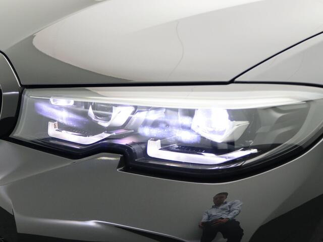 BMW 3-SERIE Touring 318i High Executive | M Sport Plus Pack | Parking Pack | Audio Media Pack | Stuurwielrand Verwarmd | Head-Up Display | DAB | HiFi | 19''