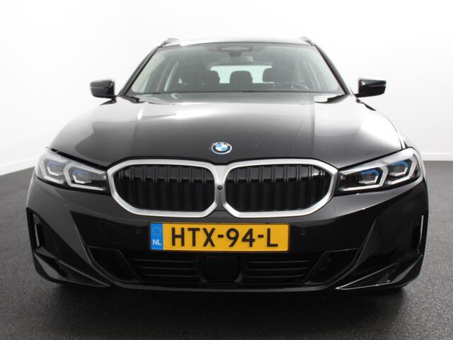 BMW 3-SERIE Touring 320e Climate control Adaptive cruise control Parkeersensoren Navigatie LED Apple Carplay/ Android Auto