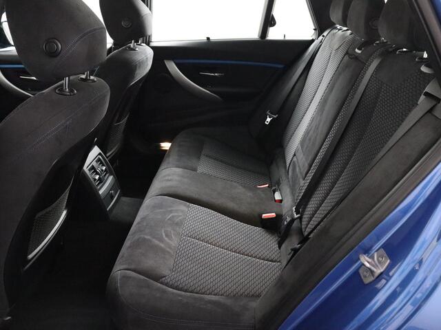 BMW 3-SERIE Touring 318i M Sport | Pano | Cruise Control | LED!