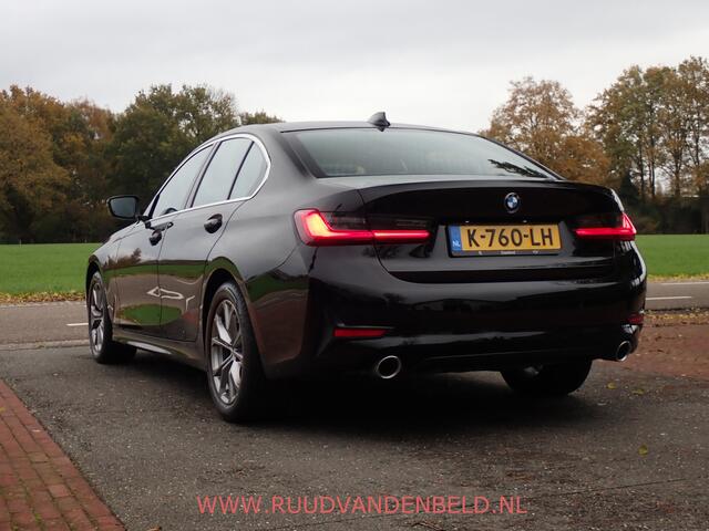 BMW 3-SERIE 318i SPORTLINE VIRTUAL/DAB/CARPLAY/SFEERVERLICHTING/SPORTSTOEL