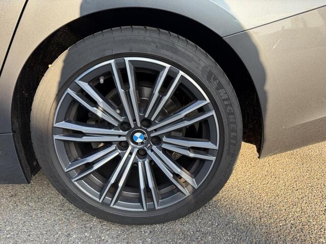 BMW 3-SERIE Touring 320i M-SPORT| PANO| ADAP. CRUISE| NET GROOT ONDERHOUD GEHAD, RIJKLAAR| ELEK. ACHTERKLEP| CAMERA|