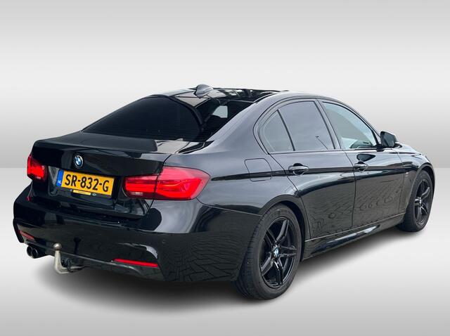 BMW 3-SERIE 320i Edition M Sport / Trekhaak / Leder / Navigatie / 18'' / Stoelverwarming / Cruise Control