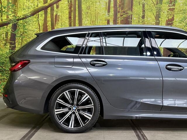 BMW 3-SERIE Touring 318i High Executive Edition Sport Line Automaat Panodak Head Up Leder LED Elek. Klep Camera
