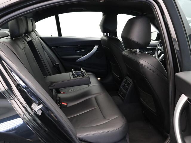 BMW 3-SERIE 320i M Sport Edition | verwarmde stoelen | Groot display | Sportstoelen | Leer |