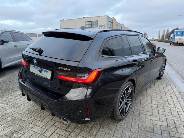 BMW 3-SERIE Touring 320e M Sport Pano-Dak | Memory | Keyless | HUD | Stoelverw.