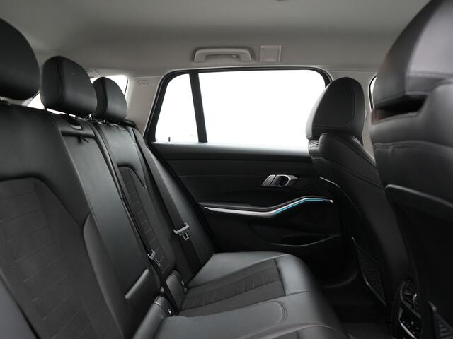 BMW 3-SERIE Touring 330e Sportline Plug In Hybrid 293pk Dealer O.H PHEV | Adaptive Cruise | Apple Carplay | Lederen Sportstoelen Verwarmd | Blis | Lane Assist | Front Assist | Navigatie | Virtual | DAB |
