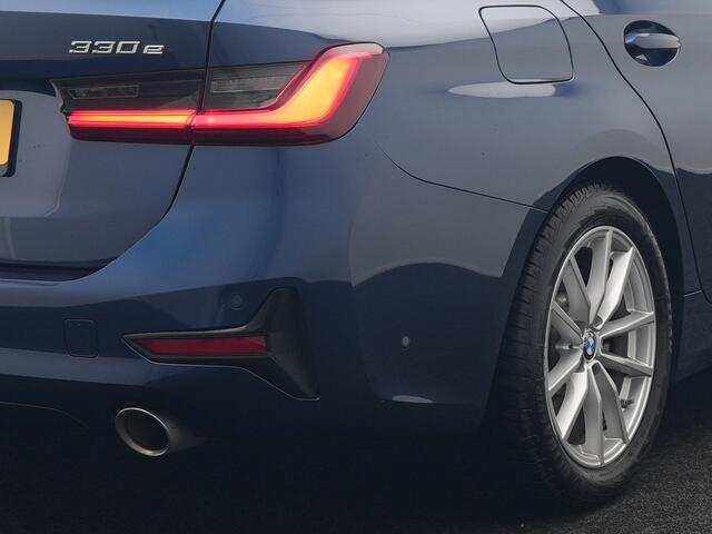 BMW 3-SERIE Touring 330e Sportline Plug In Hybrid 293pk Dealer O.H PHEV | Adaptive Cruise | Apple Carplay | Lederen Sportstoelen Verwarmd | Blis | Lane Assist | Front Assist | Navigatie | Virtual | DAB |