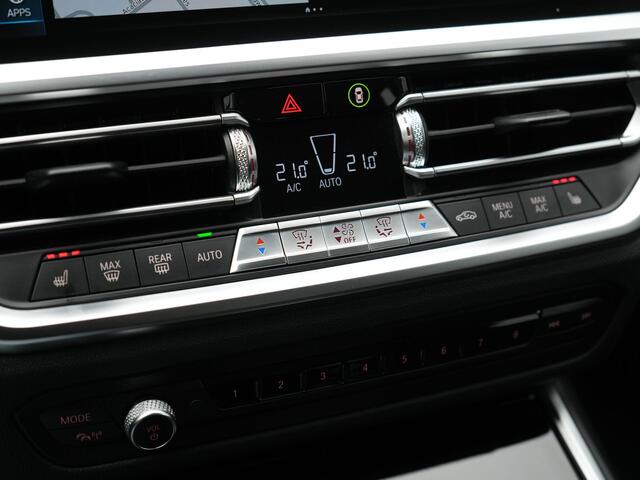 BMW 3-SERIE Touring 330e Sportline Plug In Hybrid 293pk Dealer O.H PHEV | Adaptive Cruise | Apple Carplay | Lederen Sportstoelen Verwarmd | Blis | Lane Assist | Front Assist | Navigatie | Virtual | DAB |