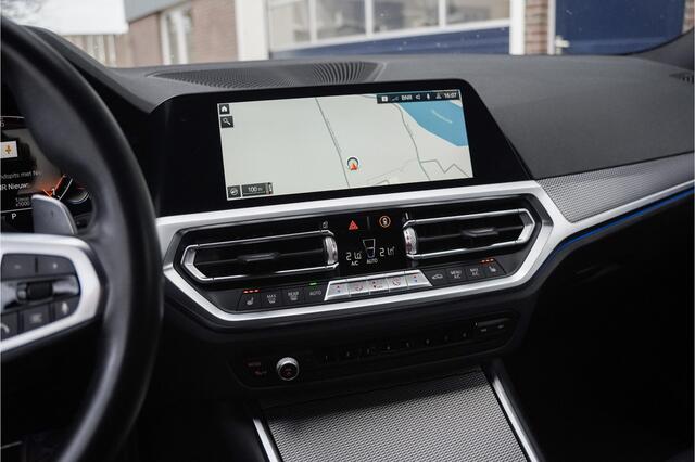 BMW 3-SERIE 318i High Executive M-Sport, LEDER, NAP, M-PERFORMANCE