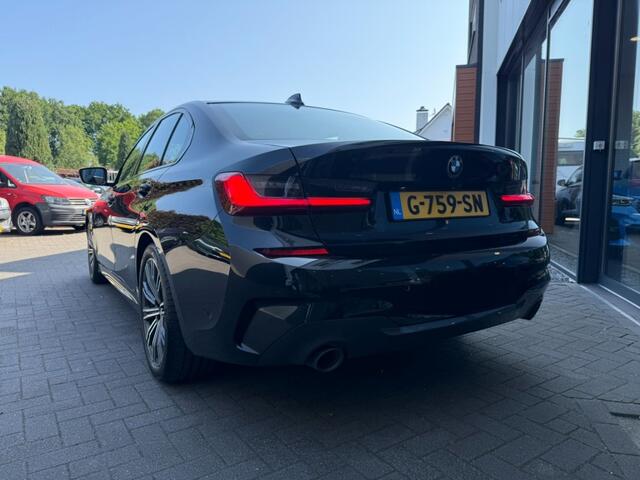 BMW 3-SERIE 320i M-Sport,1e Eig,Half Leer,LED,Carplay,Dealer OH,Lane Ass.,