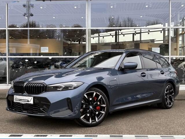BMW 3-SERIE Touring 330e M-SPORT ** ADAPT, LED, LEDER, HuD, MEM, ACC, TREKH, H&K SOUND, 19-inch LMV ** 1e EIG - BMW GAR. t/m 11-2029 ** ** INFORMEER OOK NAAR ONZE AANTREKKELIJKE FINANCIAL-LEASE TARIEVEN **