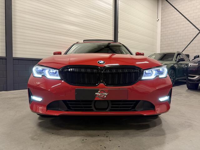 BMW 3-SERIE Touring 330e High Exe 87DKM/PANO/LASER/TREKHAAK/HEAD-UP/H&K/ACC/360CAMERA/LEER-SPORT/18"/SHADOW-LINE/MELBOURNE-RED METALLIC/NET OH BEURT GEHAD BIJ BMW DEALER