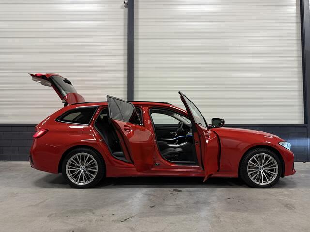 BMW 3-SERIE Touring 330e High Exe 87DKM/PANO/LASER/TREKHAAK/HEAD-UP/H&K/ACC/360CAMERA/LEER-SPORT/18"/SHADOW-LINE/MELBOURNE-RED METALLIC/NET OH BEURT GEHAD BIJ BMW DEALER