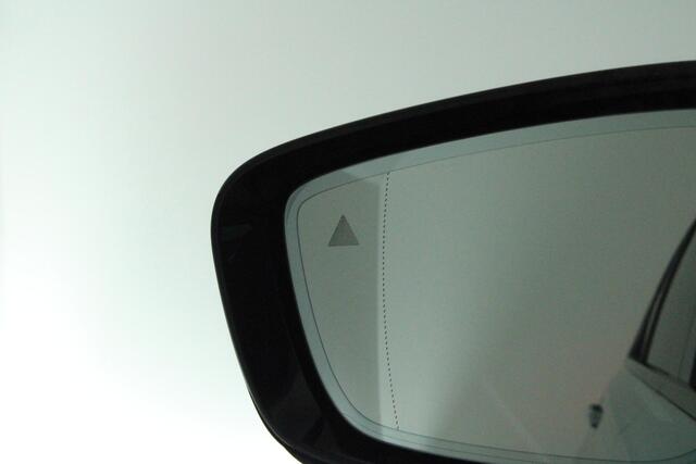 BMW 3-SERIE 320e 204pk M-Sport Trekhaak Camera Keyless Memory Schuifdak Navigatie