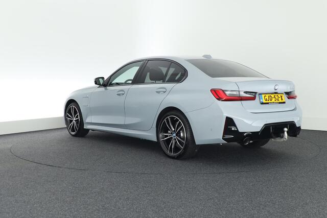 BMW 3-SERIE 320e 204pk M-Sport Trekhaak Camera Keyless Memory Schuifdak Navigatie