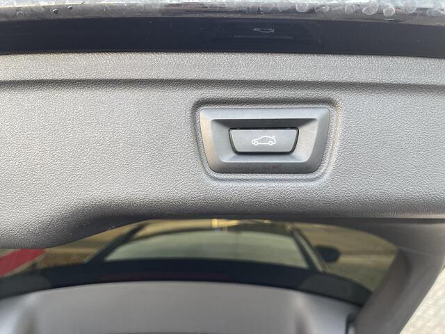 BMW 3-SERIE Touring 330i M Sport 18"/Adaptieve cruise/Sportstoelen/Stoelverwarming/HiFi/Sfeerverlichting/Camera/Apple Carplay & Android Auto/Elektrische klep