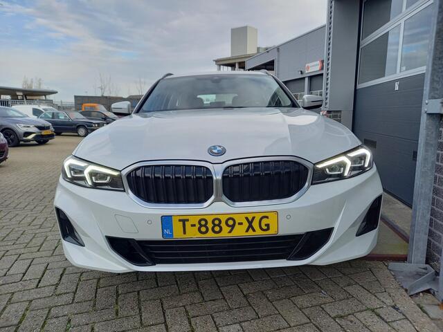 BMW 3-SERIE Touring 320e PHEV - WIDESCREEN - LEER - CAMERA - 1 EIGENAAR - NL AUTO - PLUG-IN -