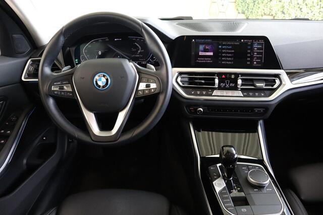 BMW 3-SERIE Sedan 330e xDrive High Executive Sport-Line / Schuif-kantel dak