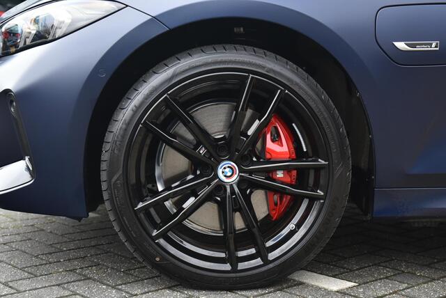 BMW 3-SERIE Touring 330e xDrive | High Executive | M Sport | Panoramadak | Trekhaak