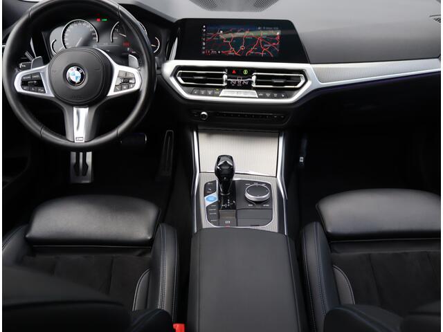 BMW 3-SERIE 320i M-sport High Executive | Schuifdak | Camera | Keyless | NAP