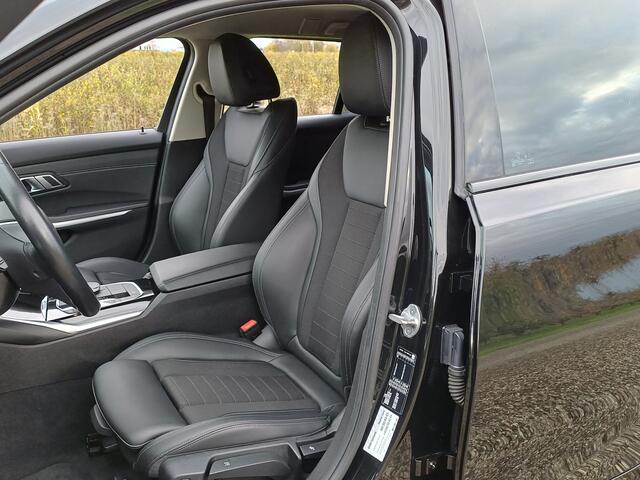 BMW 3-SERIE Touring 330i High Executive /Prachtige auto!/1/2 leder/Sfeer/