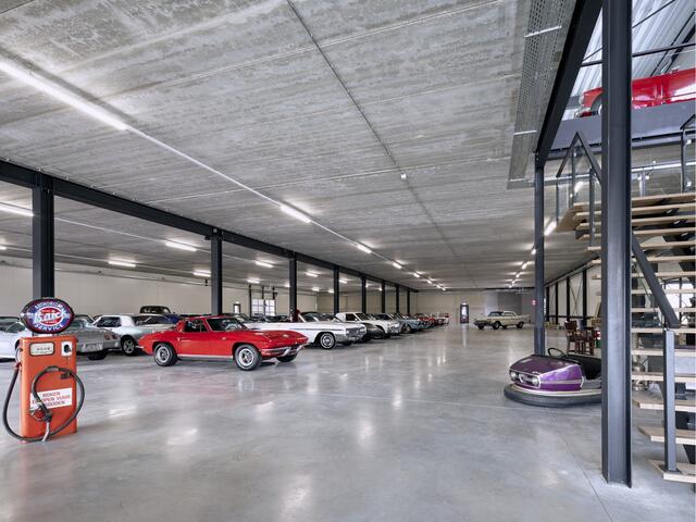 BMW 3-SERIE Touring 318i M Sport 2018 / Full Black / 20" ALU / Panoramadak / Head-Up / Navi Pro / Keyless / Camera / Cruise / Stoelverwarming / 20'' LMV