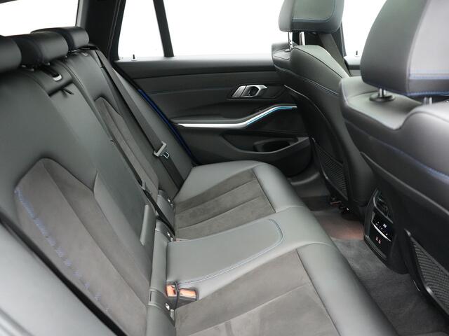BMW 3-SERIE Touring 330e M Sport Plug in Hybrid 293pk Dealer O.H PHEV | Panodak | Adaptive Onderstel | Laser LED | Alcantara Sportstoelen Memory | Head Up | Camera | 19"L.M | Keyless | Apple Carplay | Navigatie | Virtual | DAB |