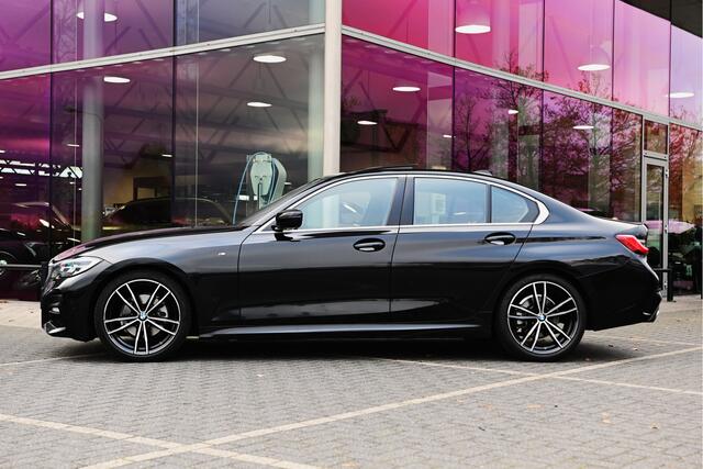 BMW 3-SERIE 320i Executive M Sport Automaat / Schuif-kanteldak / Sportstoelen / Head-Up / Comfort Access / M Sportonderstel / Live Cockpit Professional
