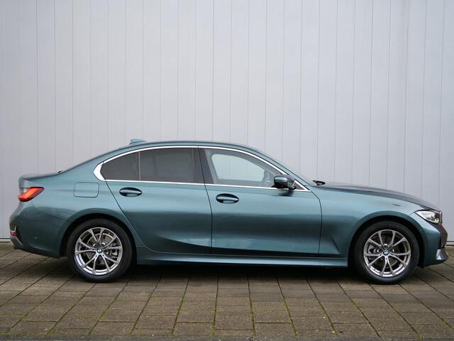 BMW 3-SERIE 320i High Executive Edition 184 Pk Automaat Navi / DAB / Camera / Leer / Apple Carplay