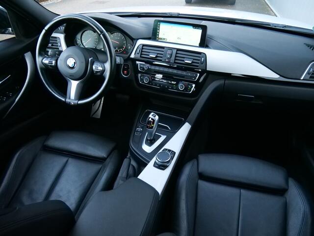 BMW 3-SERIE Touring 318i M Sport Corporate Lease 136 Pk Automaat Navigatie / Leer / Camera / PDC