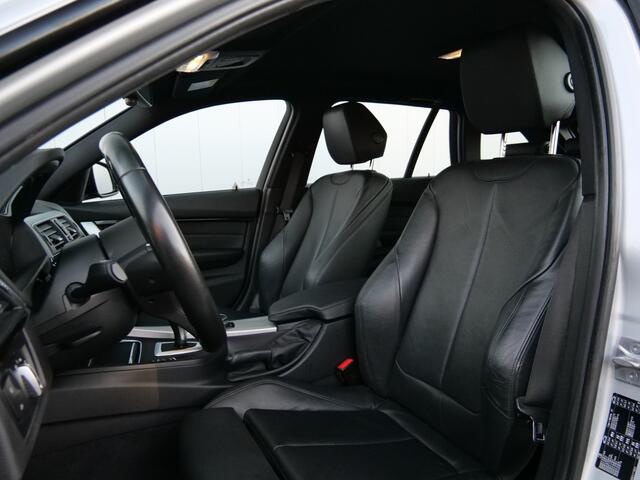 BMW 3-SERIE Touring 318i M Sport Corporate Lease 136 Pk Automaat Navigatie / Leer / Camera / PDC