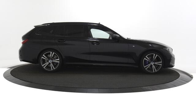 BMW 3-SERIE Touring 330e M-Sport Panoramadak / Trekhaak / HUD