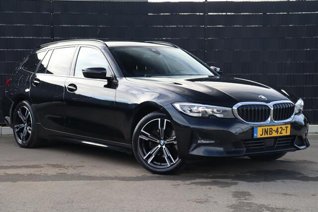 BMW 3-SERIE Touring 320i High Executive Edition | Adap. Cruise | Stoel-/Stuurverwarming | Navigatie | Halfleder | Carplay | Parkeersensoren