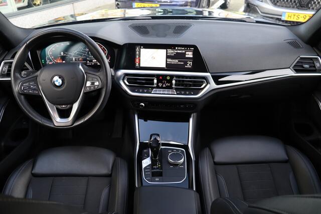 BMW 3-SERIE Touring 320i High Executive Edition | Adap. Cruise | Stoel-/Stuurverwarming | Navigatie | Halfleder | Carplay | Parkeersensoren