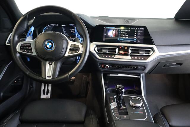 BMW 3-SERIE Touring 330e xDrive High Executive | M Sportpakket | Panoramadak | Elektr. stoelen | Elektr. Trekhaak