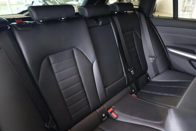 BMW 3-SERIE Touring 330e xDrive High Executive | M Sportpakket | Panoramadak | Elektr. stoelen | Elektr. Trekhaak
