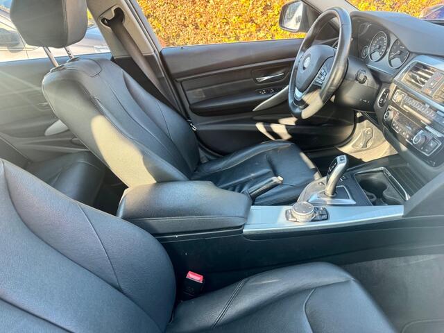 BMW 3-SERIE 318i Centennial High Executive 2de eig. LEER NAP