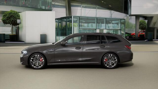 BMW 3-SERIE Touring 330e High Executive M Sport Automaat / Panoramadak / Trekhaak / Sportstoelen / M Adaptief onderstel / Adaptieve LED / Parking Assistant Plus / Comfort Access