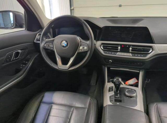 BMW 3-SERIE Touring 330e (292pk) 1e-Eig. & Dealer-Onderh. BOVAG-Garantie. NL-Auto.