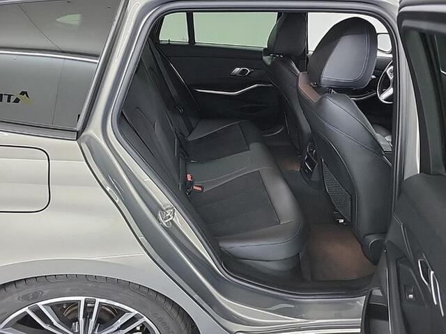 BMW 3-SERIE Touring 320i Corporate Executive | M-Sport onderstel | Sporstoelen | Trekhaak |