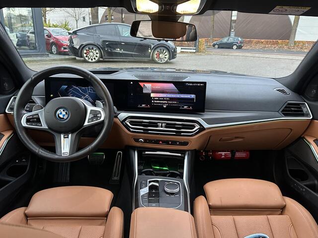 BMW 3-SERIE 330e High Executive M SPORT | SCHUIFDAK | LEDER | HARMAN KARDON | LASER LED | ELECTR STOELEN | KEYLESS | HEAD UP| DODE HOEK HERKENNING | STUURWIEL VERWARMING