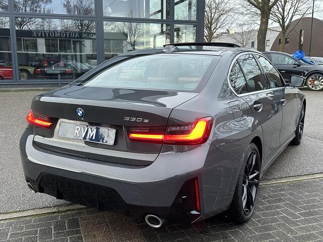 BMW 3-SERIE 330e High Executive M SPORT | SCHUIFDAK | LEDER | HARMAN KARDON | LASER LED | ELECTR STOELEN | KEYLESS | HEAD UP| DODE HOEK HERKENNING | STUURWIEL VERWARMING