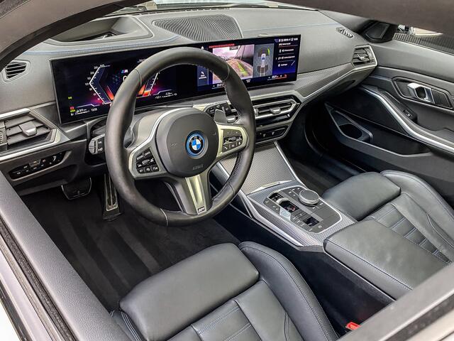 BMW 3-SERIE Touring 330e 292PK xDrive High Executive M-Sport Pro | PANO | SHADOWLINE | KEYLESS | SPIEGELPAKKET | STOELVERWARMING | ADAPT. CRUISE |