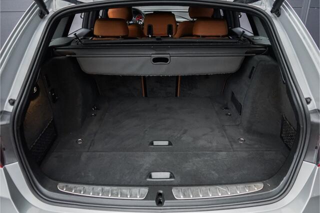 BMW 3-SERIE Touring 320i M-Sport Trekhaak Leder LED PDC 19"